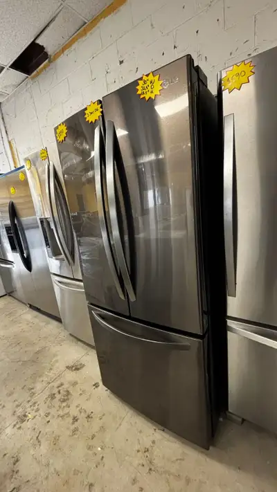 30“ LG Perfect Working Condition French Door Refrigerator Dimensions(Inches): Width: 30” Depth: 31,5...