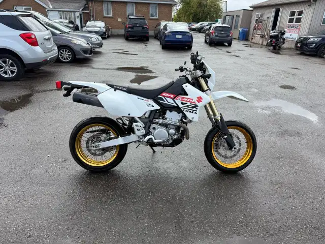 2019 Suzuki DRZ-400 SM, DUAL SPORT, SUPERMOTO, GOLD WHEELS in Sport Touring in London - Image 7