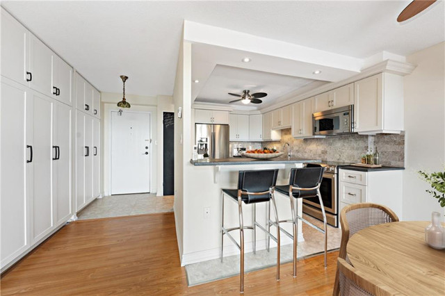 EXPERIENCE PRIME GRIMSBY LIVING, STEPS FROM DOWNTOWN AMENITIES! in Condos for Sale in Hamilton - Image 3