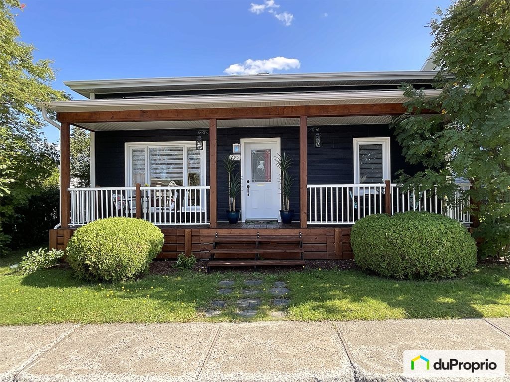 $299,500 - Bungalow for sale in Chicoutimi (Chicoutimi) — photo 1