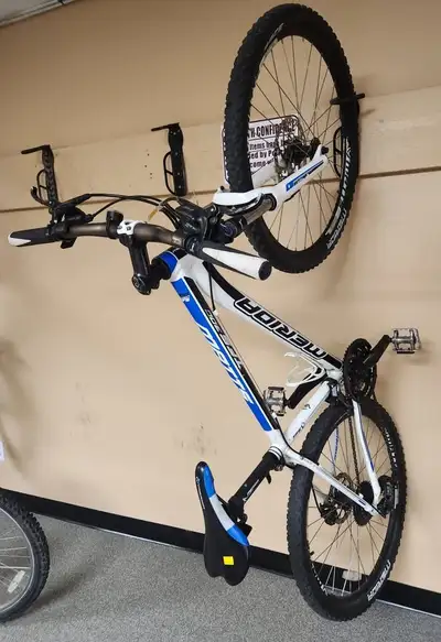 Variety of Bikes: Merida, Giant, Schwinn, CCM, Devinci, etc..., View more