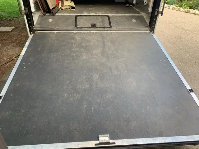 2014 Dutchmen Voltage V3200 TOY HAULER 36' OAL 10'GARAGE in Cargo & Utility Trailers in Guelph - Image 17