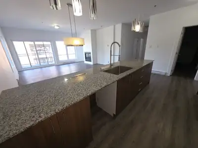 Voici une version réécrite, fluide et professionnelle pour ton annonce : Appartements bord du fleuve...