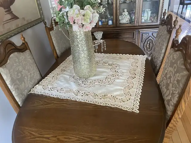 Dining room table hutch and chairs in Dining Tables & Sets in Markham / York Region - Image 6