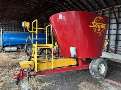 Welcome to Horizon Ag & Turf Location: Horizon Ag & Turf Mayerthorpe 2020 Supreme feed mixer, has we...