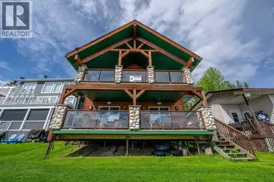 Lakefront, lake view, lake life! This charming cottage nestled into Boyd Lakeshore Properties is a s...