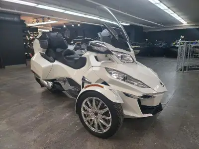 Lapointe Sports Inc Can-Am SPYDER RT LTD (SE6) BLANC 2017 ???? À vendre : Can-Am Spyder RT Limited 2...
