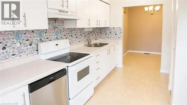 10 HOLBORN Court Unit# 38 Kitchener, Ontario in Houses for Sale in Kitchener / Waterloo - Image 18