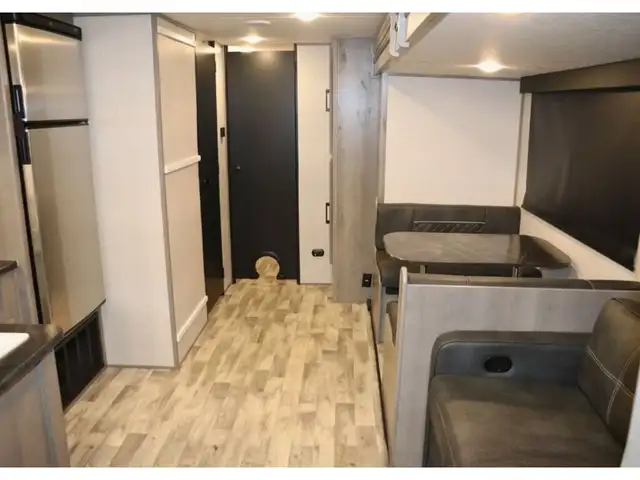 2022 Dutchmen Kodiak SE 28SBH 33FT LIGHT WT, BUNK ROOM/GREAT LAY in Cars & Trucks in Winnipeg - Image 6