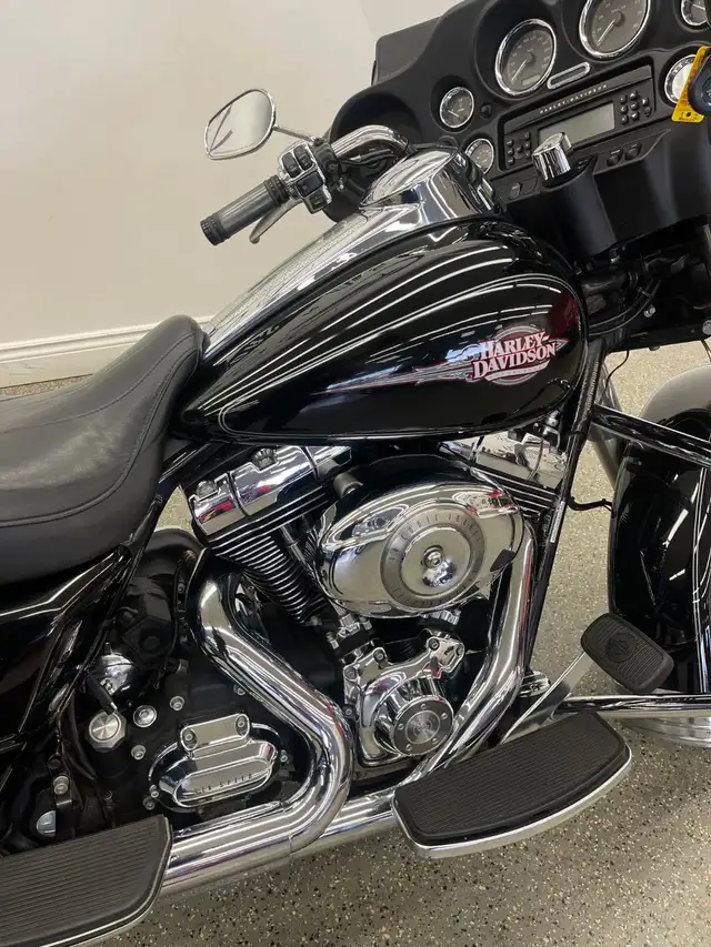 2009 Harley Davidson FLHTC Electra Glide Clsc - V5298 - -Financi in Sport Touring in Markham / York Region - Image 4