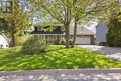 Nestled in the sought-after neighbourhood of Eaglewoodone of Bedfords most prestigious and family-fr...