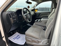 EXPERIENCE POWER, COMFORT, AND CAPABILITY WITH THIS 2018 GMC SIERRA 1500 CREW CAB. THIS FULLSIZE PIC... (image 8)