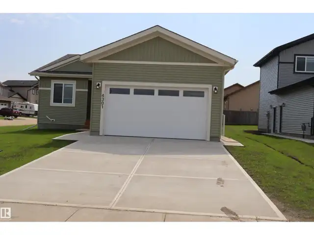 4301 Cedar Drive Wetaskiwin, Alberta in Houses for Sale in Edmonton - Image 2