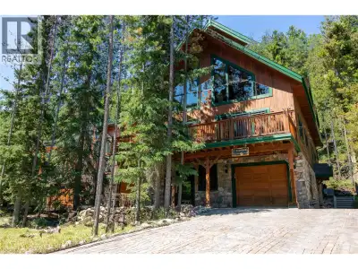Welcome to mountain living at its finest on prestigious Greywolf Drive in Panorama. Perfectly positi...