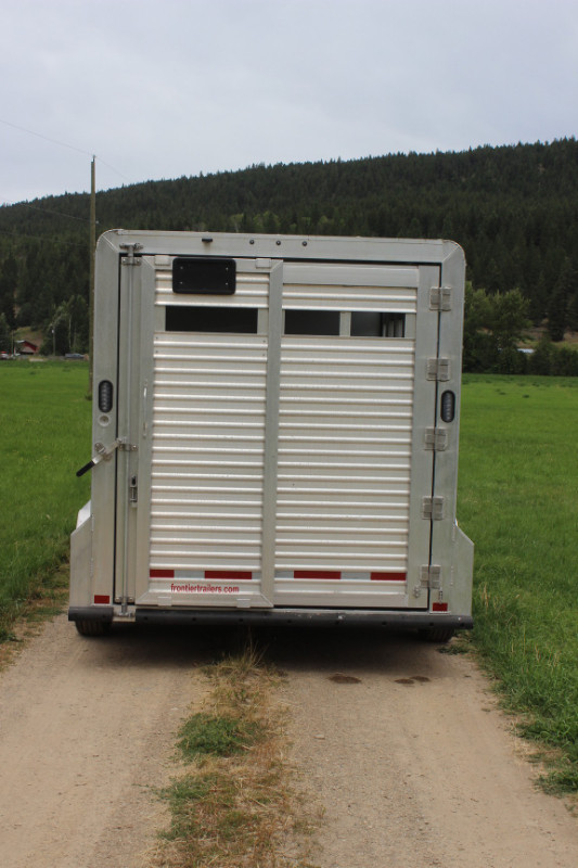 Frontier Livestock Combo Trailer in Equestrian & Livestock Accessories in Vernon - Image 3