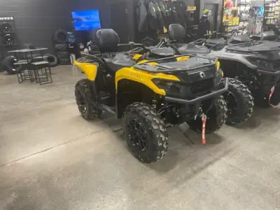 2024 CAN-AM OUTLANDER MAX XT 700 ATV STOCK #A118174 450 KILOMETERS 50HP ROTAX ACE ENGINE CVT TRANSMI...