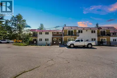 Welcome to Horizon View, one of Rossland's most conveniently located condo buildings! This nicely up...