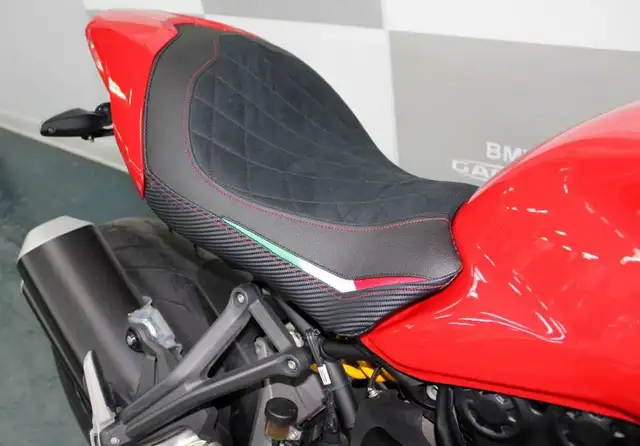 2021 Ducati Monster 1200 in Sport Bikes in City of Montréal - Image 5