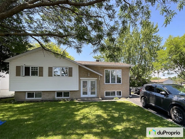 $589,000 - Bungalow for sale in Ste-Catherine — photo 1