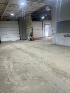 Bright and clean space available for industrial or warehouse/storage purposes. Located close to airp...