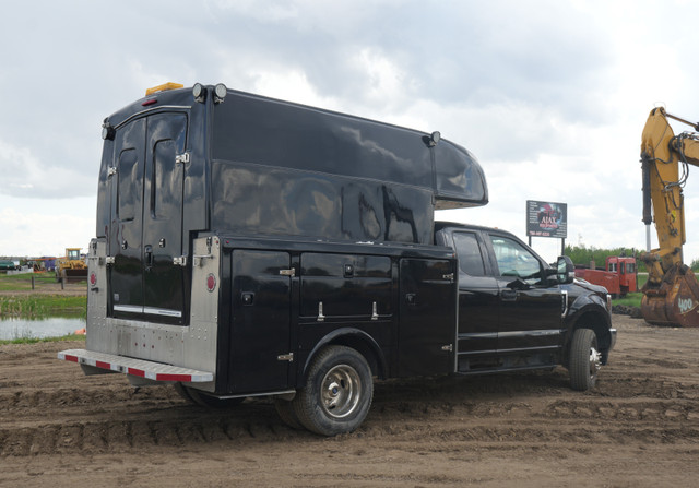 2019  FORD 350 XLT SERVICE TRUCK in Cars & Trucks in Edmonton - Image 3
