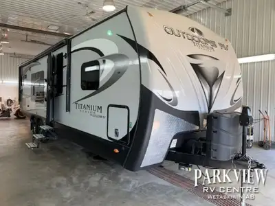 Excellent condition! Loaded up Titanium series! Four season travel trailer with huge rear kitchen! D...