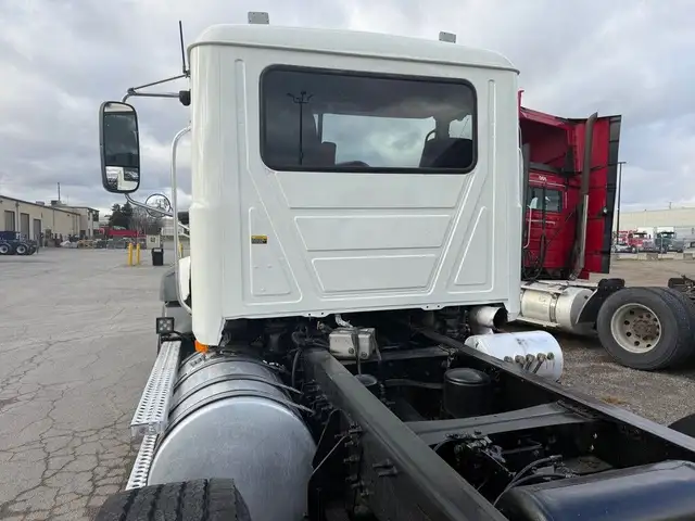 2009 Mack GU813 Granite Cab and Chassis with SPIF Axle, Allison  in Heavy Trucks in Oakville / Halton Region - Image 10