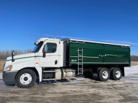 2015 Freightliner Tandem Grain Truck
