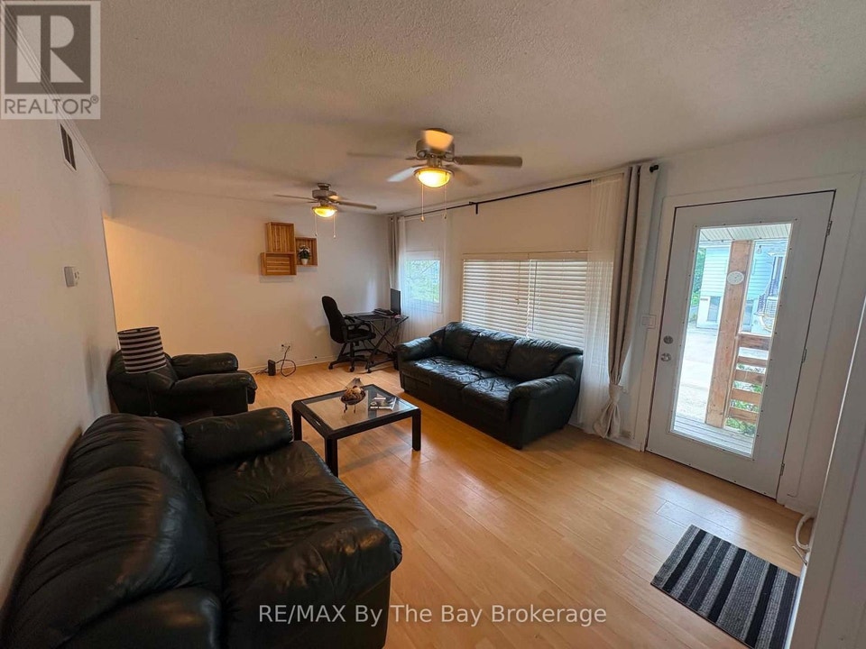 240 SHORE LANE Wasaga Beach, Ontario 3
