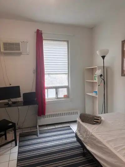 FURNISHED STUDIO APARTMENT BLOOR AND SPADINA in BLD PRIVATE BATH PRIVATE ENTRANCE Private Kitchinett...