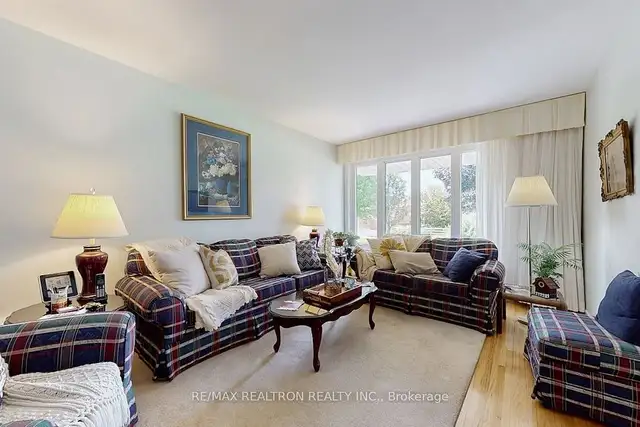 "DREAM" Opportunity!!! in Houses for Sale in Oshawa / Durham Region - Image 9