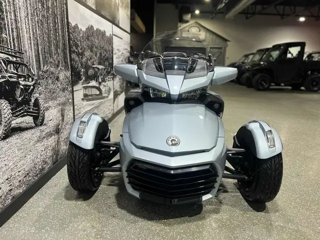2022 Can-Am SPYDER F3T LIMITED SE6 **BAS KILOMETRAGE!!** in Street, Cruisers & Choppers in Laval / North Shore - Image 6