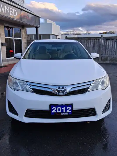 2012 Toyota Camry SE UPGRADE Performance and Engine: Engine: 2.5-liter 4-cylinder (standard) or opti...