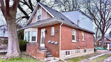 1028 Main Street W in Houses for Sale in Hamilton