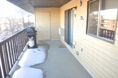 Located in Wildwood this rare three bedroom apartment condo features a bath and a half, Galley style...