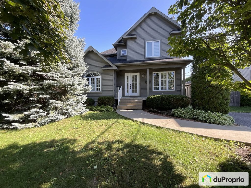 $769,000 - 3 Storey for sale in St-Hyacinthe — photo 1
