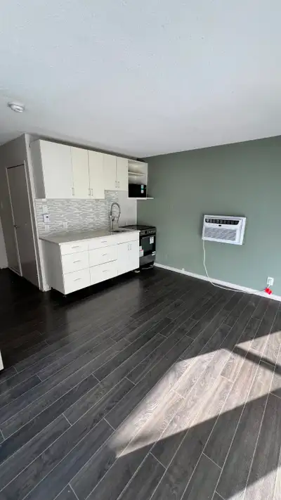 **Please note this is a bachelor room** 25 Rosemount Avenue $1,350 All Inclusive **Bachelor Apartmen...