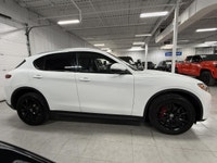 Découvrez ce magnifique Alfa Romeo Stelvio AWD 2018, un VUS de luxe qui se démarque par son design i... (image 3)