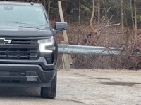 Turbocharged Diesel I6 engine for powerful performance - Advanced navigation system for seamless jou... (image 6)