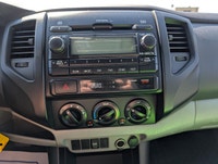 2012 Toyota Tacoma 2.7L 4 Cylinder 156,500 km. 2WD. Clean title and safetied. Manitoba owned. Auxili... (image 8)