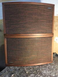 GREAT VINTAGE PAIR OF BOSE 901 SPEAKER COME WITH STAND
