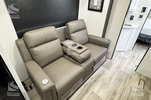 2025 VENTURE RV STRATUS 241VRK in Travel Trailers & Campers in Calgary - Image 24