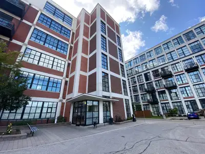 Gorgeous & Bright 2 Bedroom Loft in Central Kitchener! (Unit 607) Welcome to Unit 607 at Kaufman Lof...