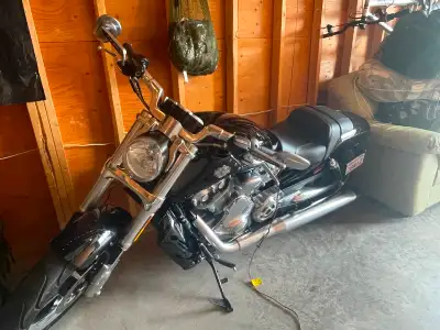 2011 Harley-Davidson VRSC™ V-Rod Muscle (If the add is posted, it’s still for sale) The colour is Vi...
