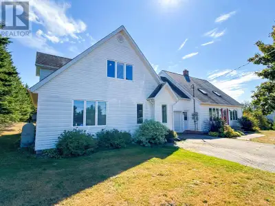 A Rare Opportunity in Charlottetown ? Two Homes in One on Over an Acre! Welcome to 6 Fox Run, an ext...