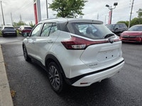 8.0-inch NissanConnect colour touchscreen display with Apple CarPlay and Android Auto integration, 7... (image 5)