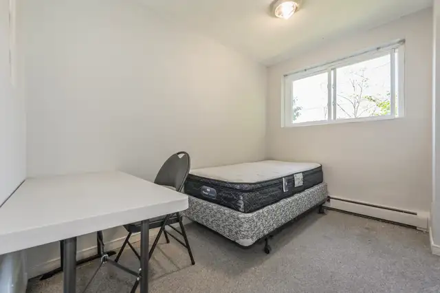 4 Bedroom Student Rooms Steps From Laurier! - $1,000 Gift Card!! in Room Rentals & Roommates in Kitchener / Waterloo - Image 8