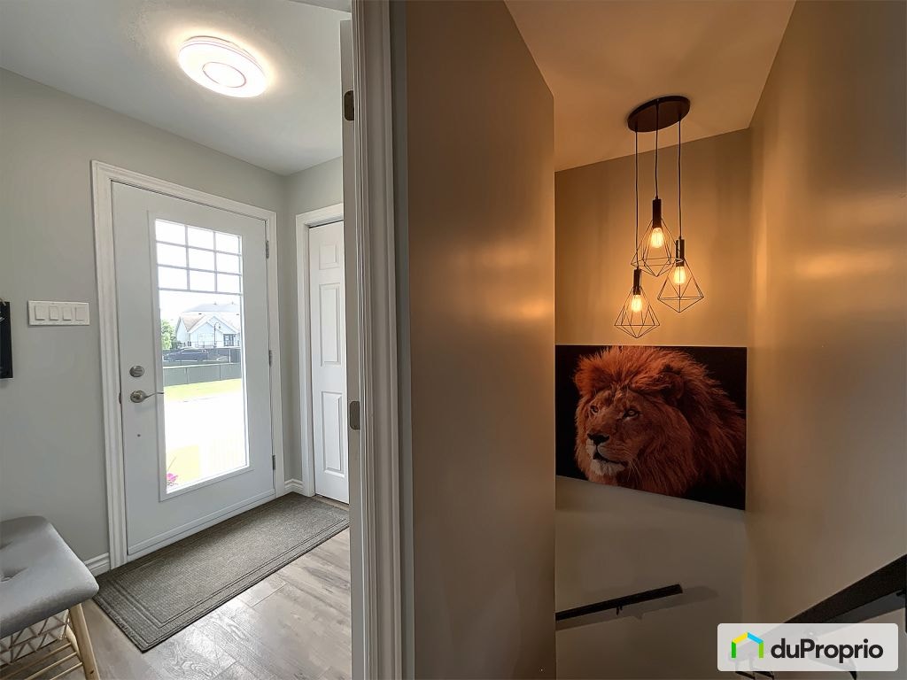 $685,000 - Bungalow for sale in St-Hyacinthe — photo 2