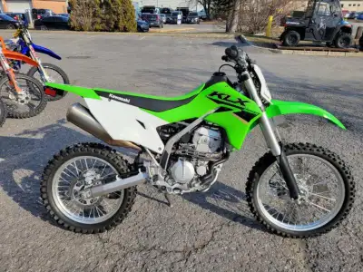 This very clean and highly reliable full-sized trail bike is the perfect steed for someone looking t...