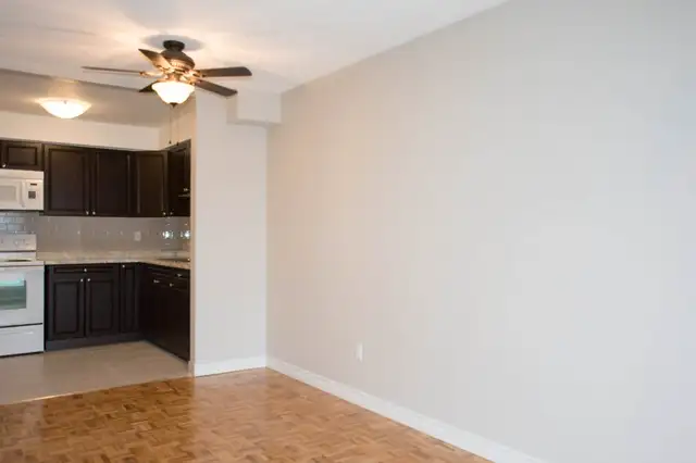 WELLINGTON PLACE APTS - 1 Bedroom Suite -Available August 1!63417673820289124